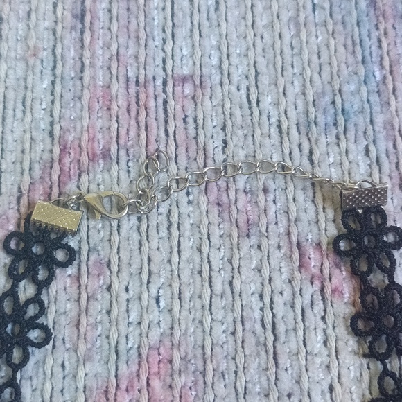 Chocker Necklace Fabric plus 2 Free Items - Picture 3 of 7